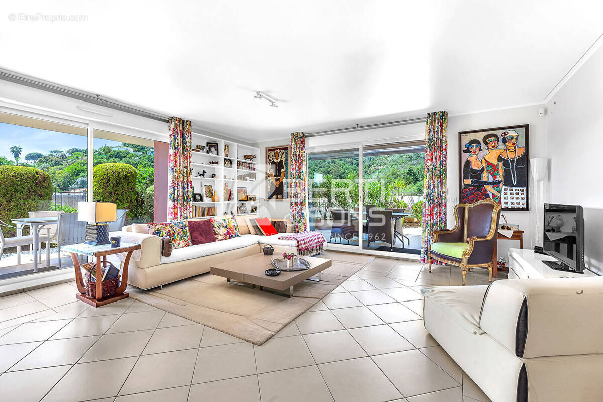 Appartement à MANDELIEU-LA-NAPOULE