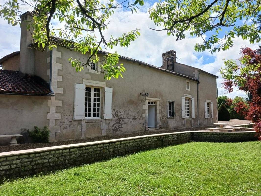 Photo 1 - Maison à CHASSENEUIL-DU-POITOU