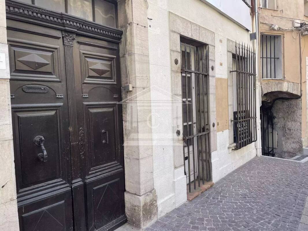 Commerce à FAYENCE