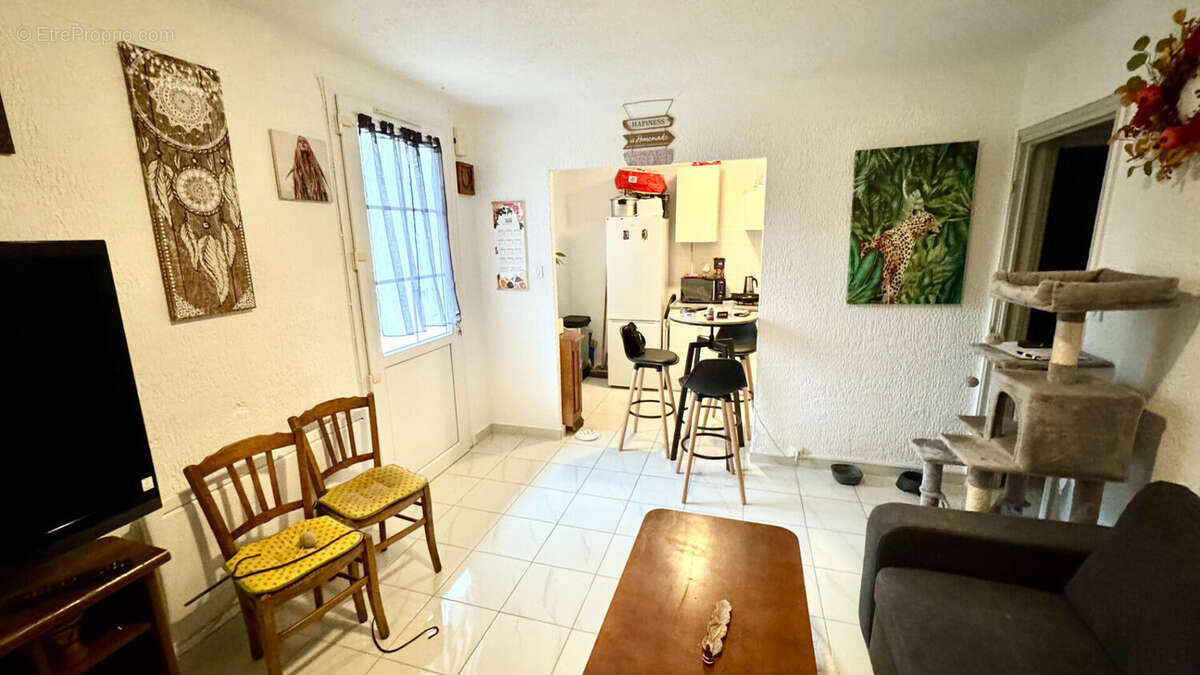 Appartement à ENTRAIGUES-SUR-LA-SORGUE