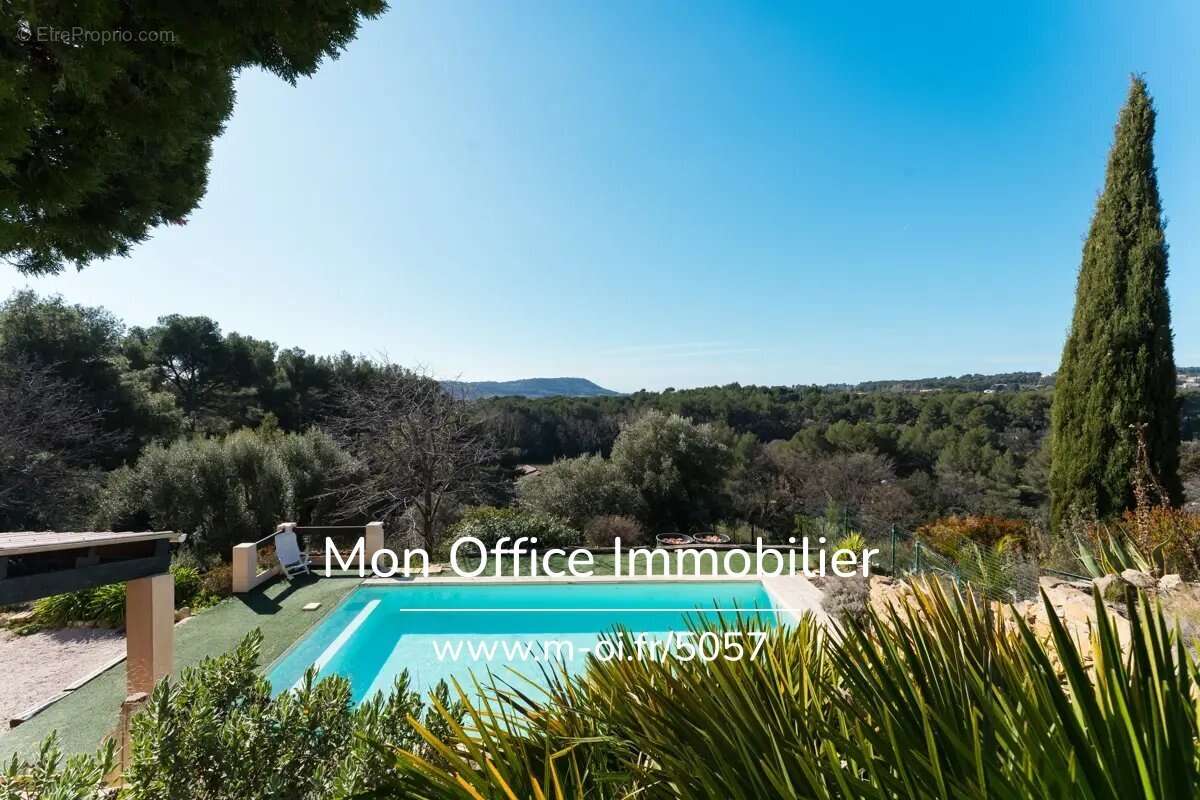 Maison à LE CASTELLET