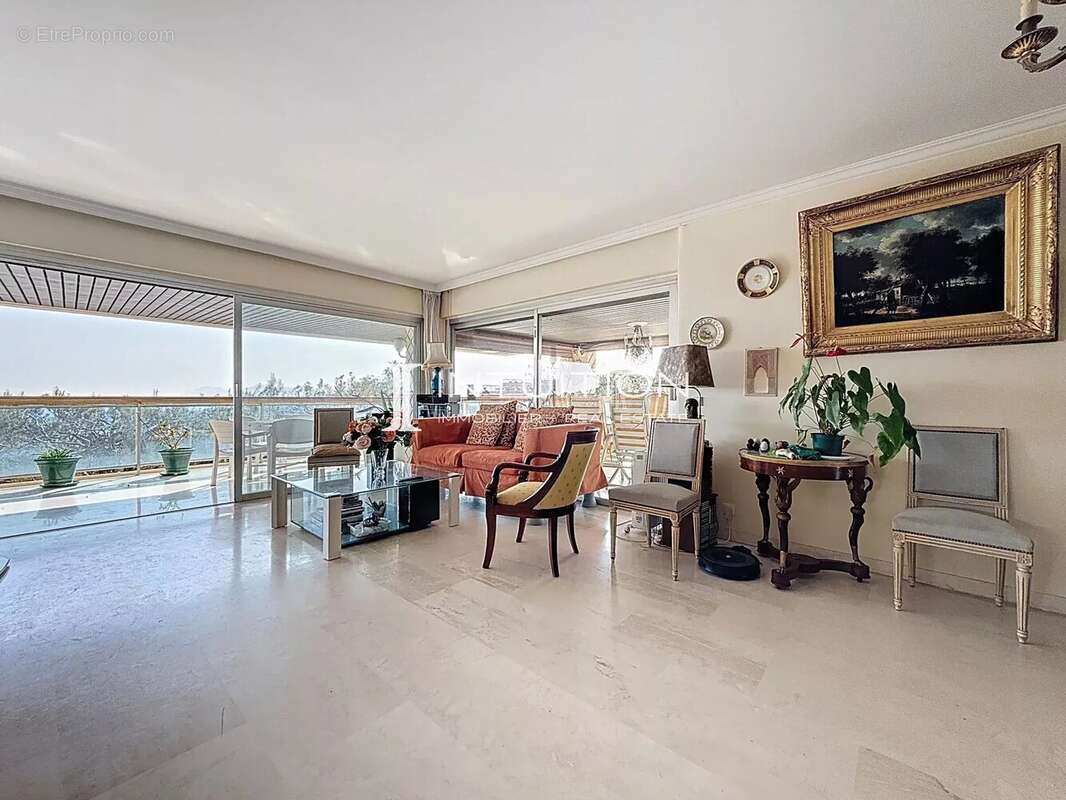 Appartement à LE CANNET