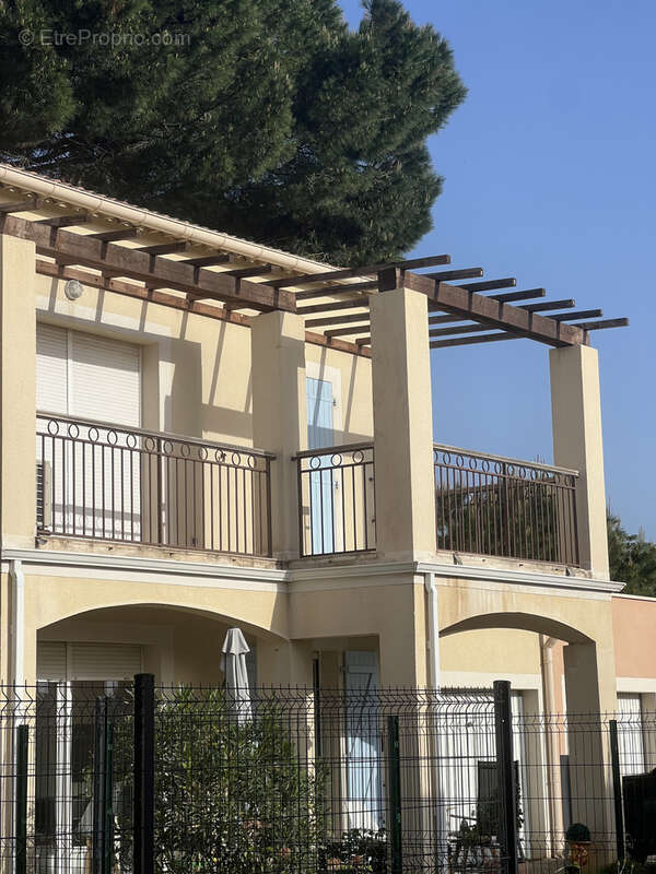 Appartement à BAGNOLS-SUR-CEZE