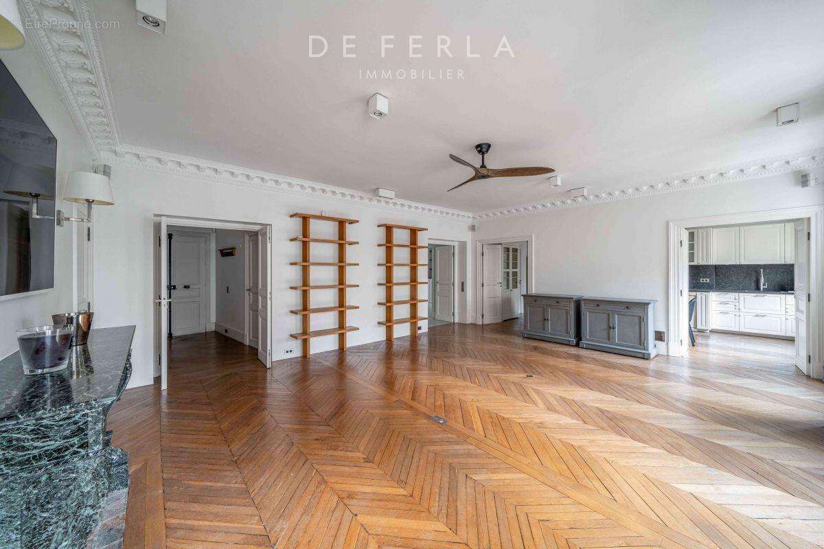 Appartement à PARIS-1E