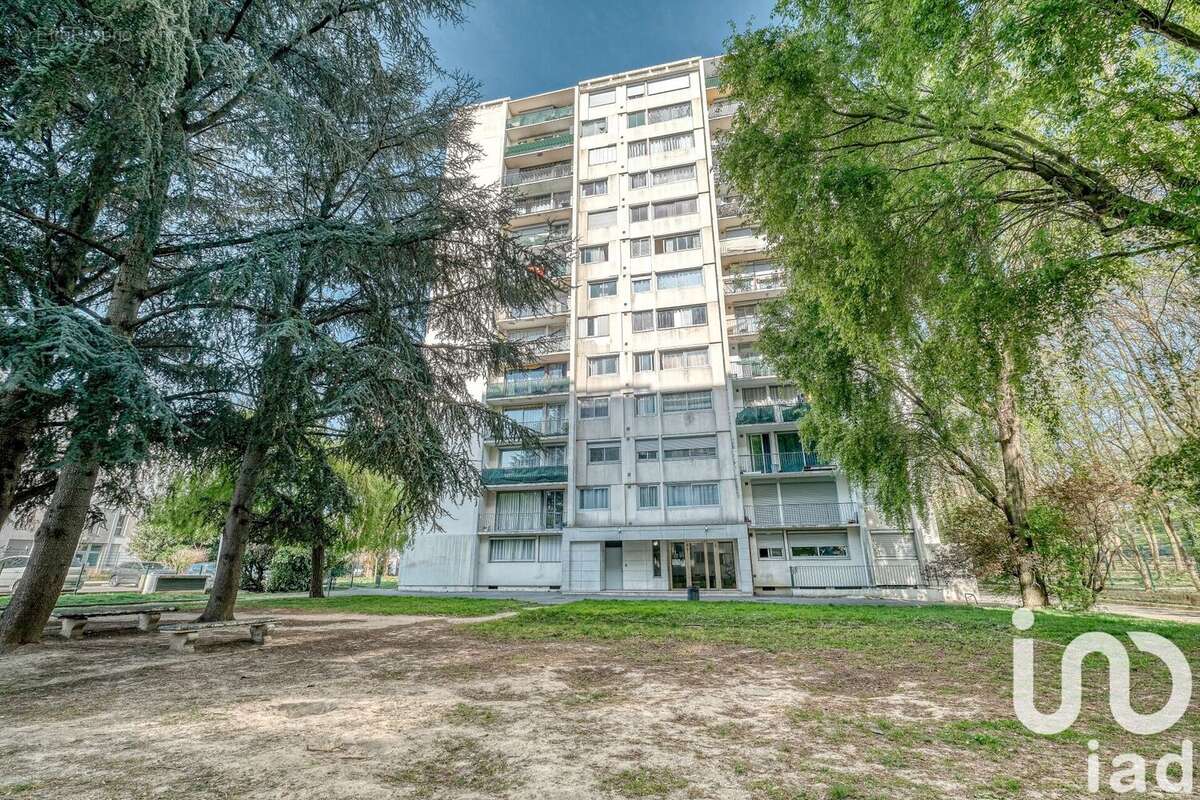Photo 3 - Appartement à LE BLANC-MESNIL