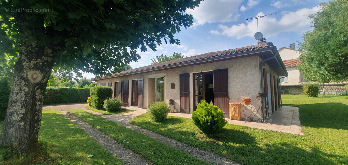 Maison à HIERSAC