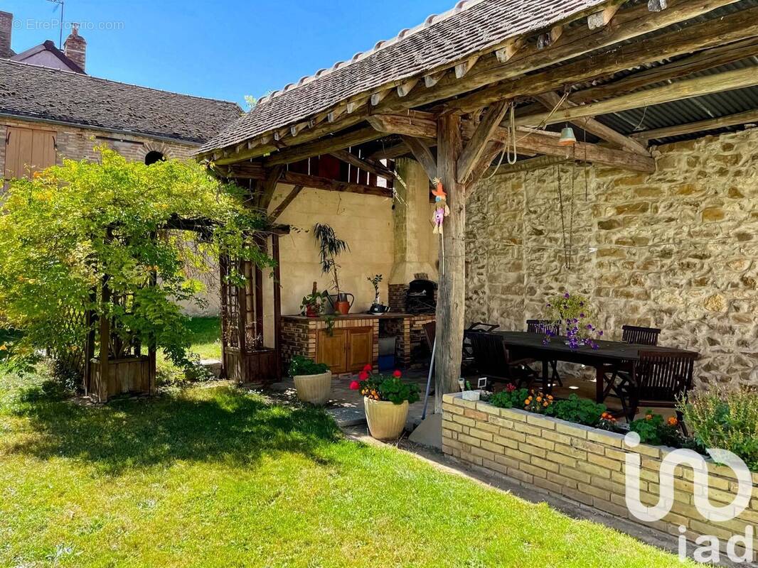Photo 1 - Maison à VILLENEUVE-LA-GUYARD