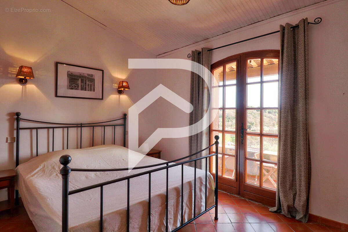 Maison à ARTIGNOSC-SUR-VERDON