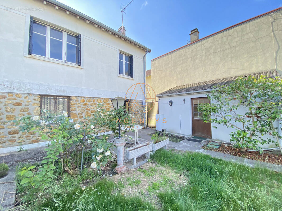 Maison à CHENNEVIERES-SUR-MARNE