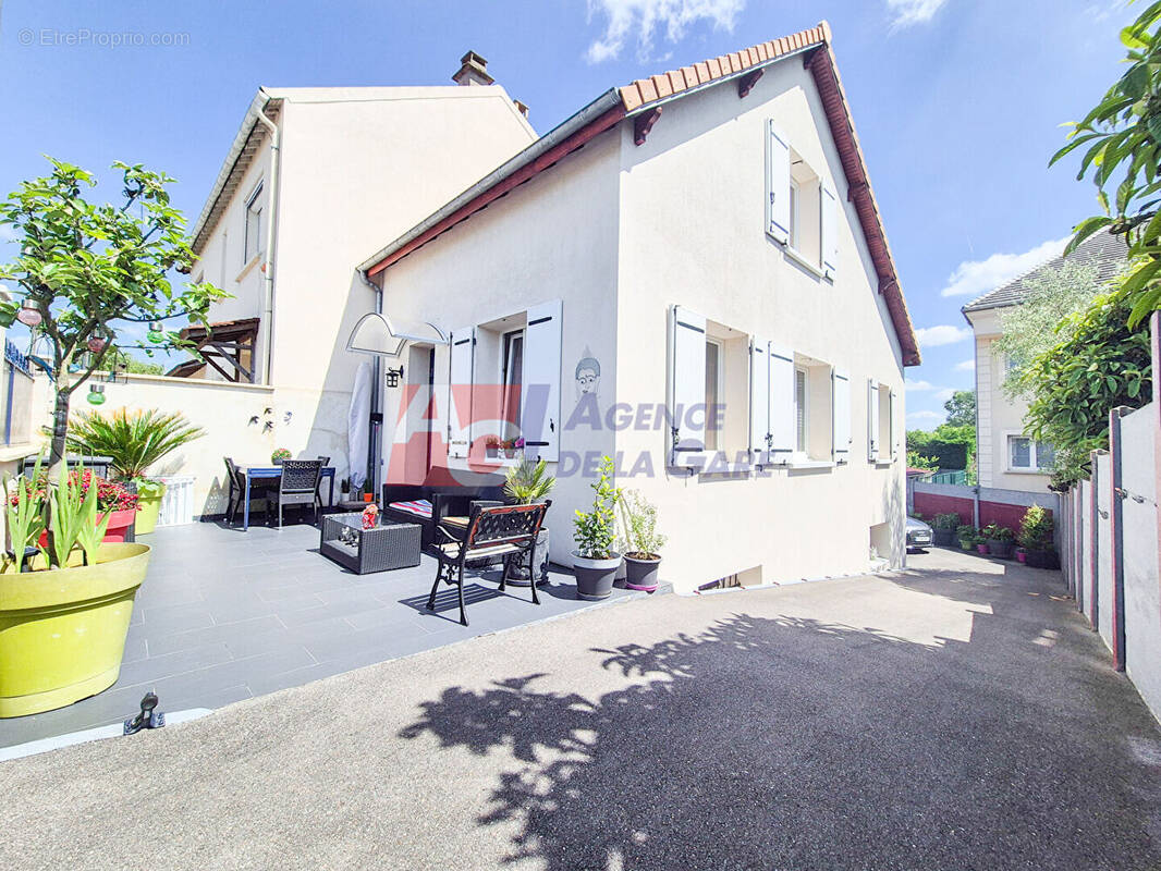 Maison à CARRIERES-SUR-SEINE