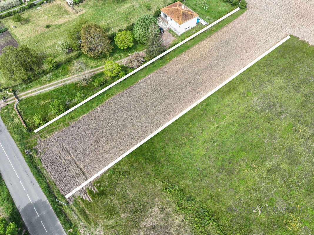 Terrain à DOMPIERRE-SUR-CHARENTE