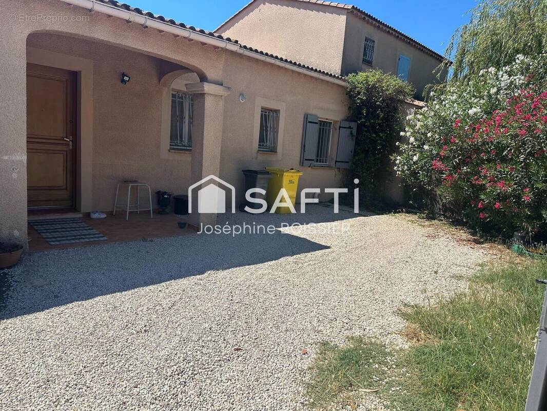 Photo 1 - Maison à ENTRAIGUES-SUR-LA-SORGUE