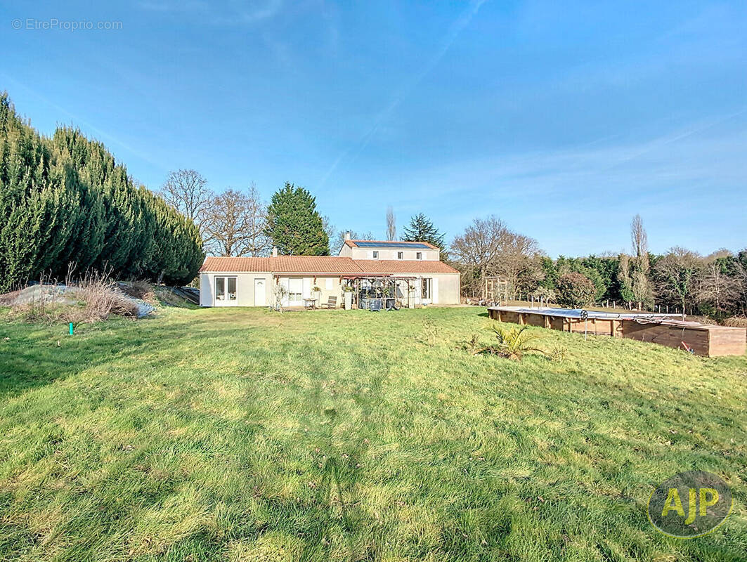 Maison à VIEILLEVIGNE