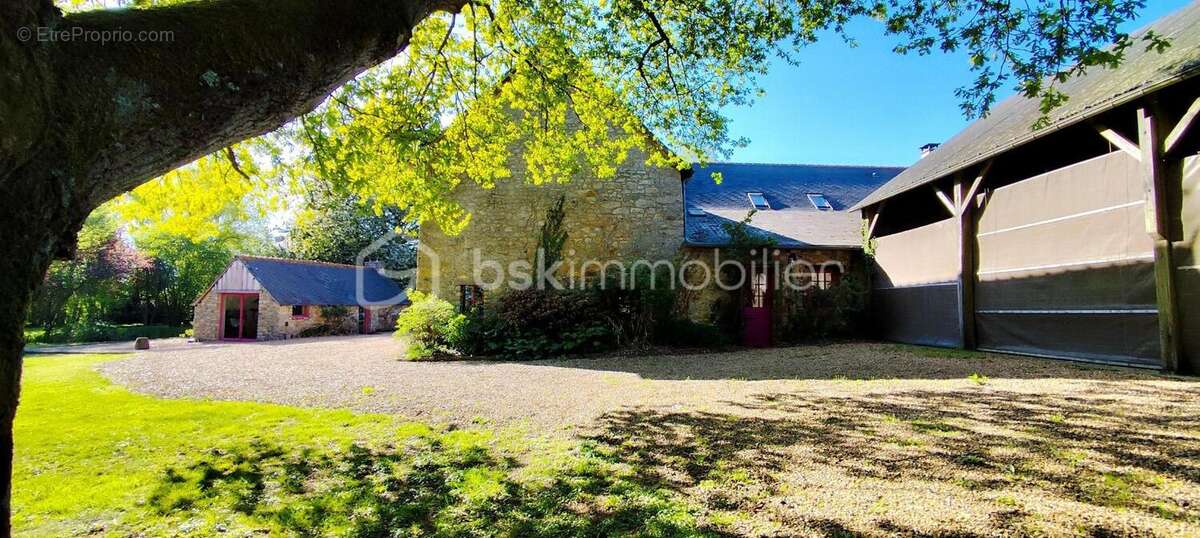 Maison à COMBOURTILLE