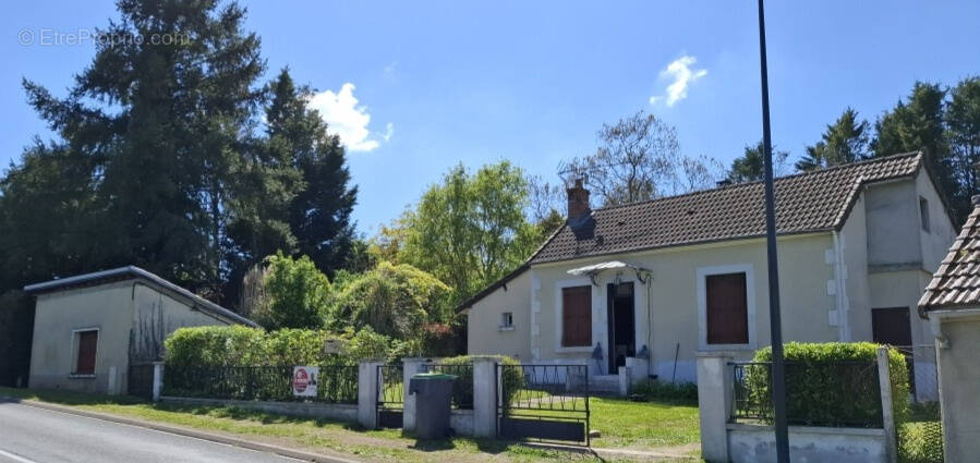 Maison à LA CHAPELLE-HUGON