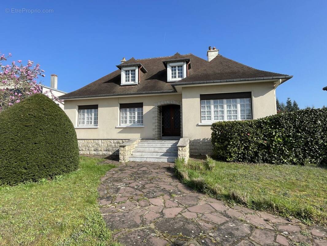 Maison à MONTFORT-LE-GESNOIS