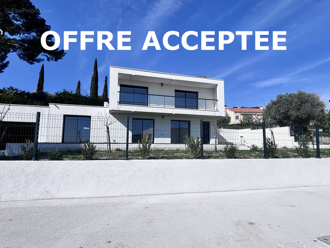 Maison à CEYRESTE
