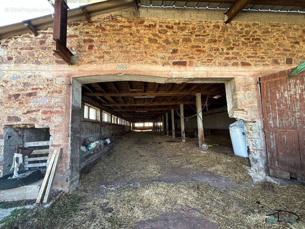 Commerce à CLAIRVAUX-D&#039;AVEYRON
