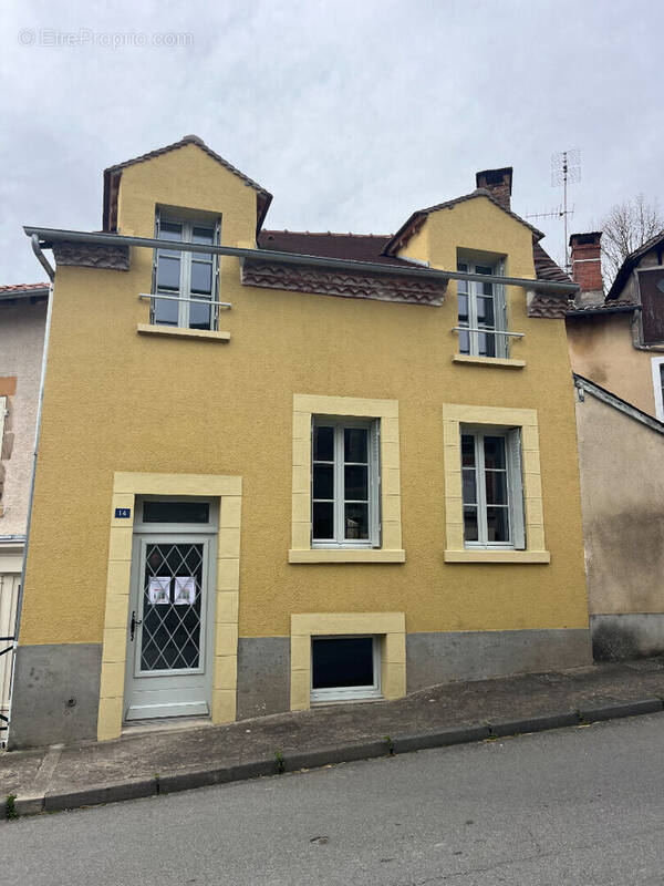 Maison à MAGNAC-LAVAL