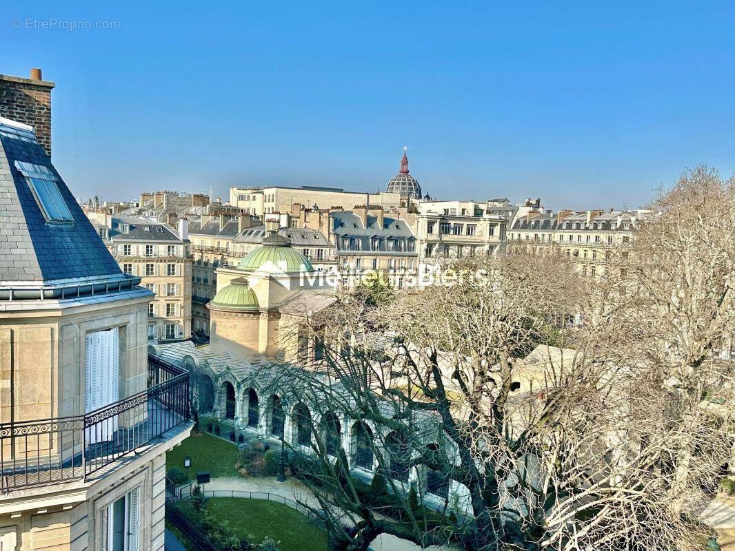 Appartement à PARIS-8E