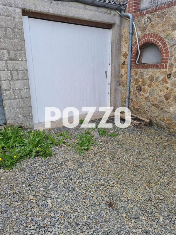 Parking à LA HAYE-PESNEL