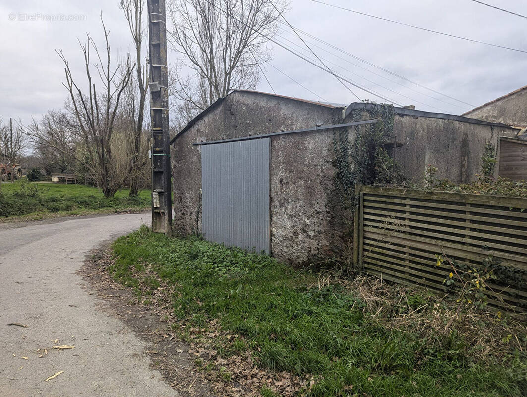 Parking à MACHE