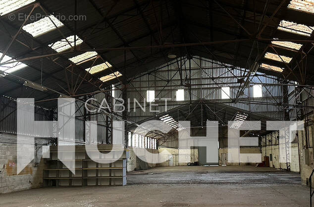 Commerce à MOULT