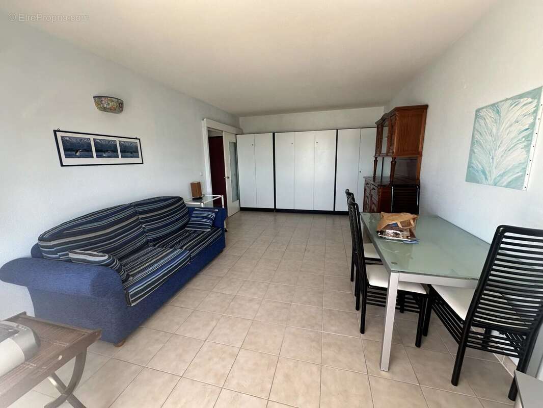 Appartement à SAINT-LAURENT-DU-VAR