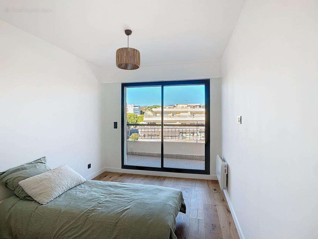 Appartement à SAINT-LAURENT-DU-VAR