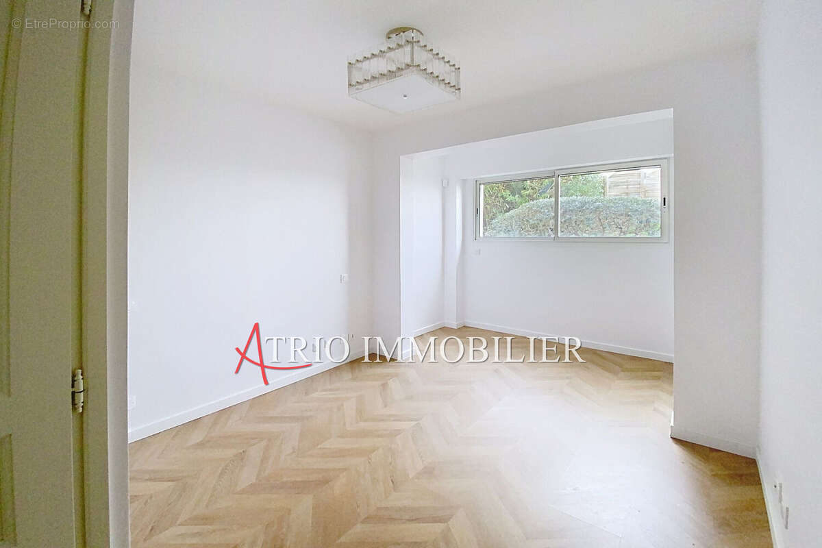 Appartement à SAINT-LAURENT-DU-VAR