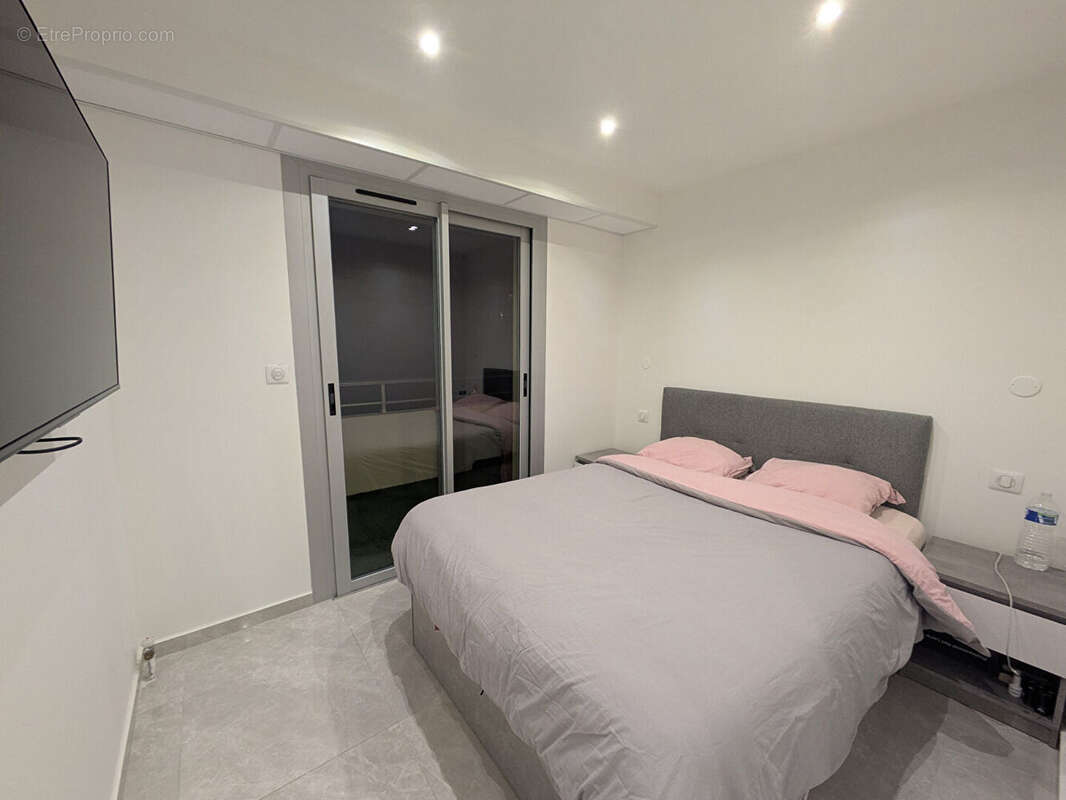 Appartement à SAINT-LAURENT-DU-VAR