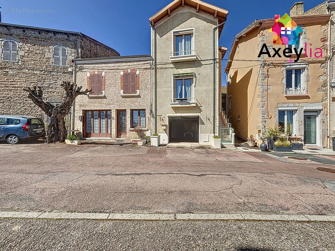 Maison à RENAISON