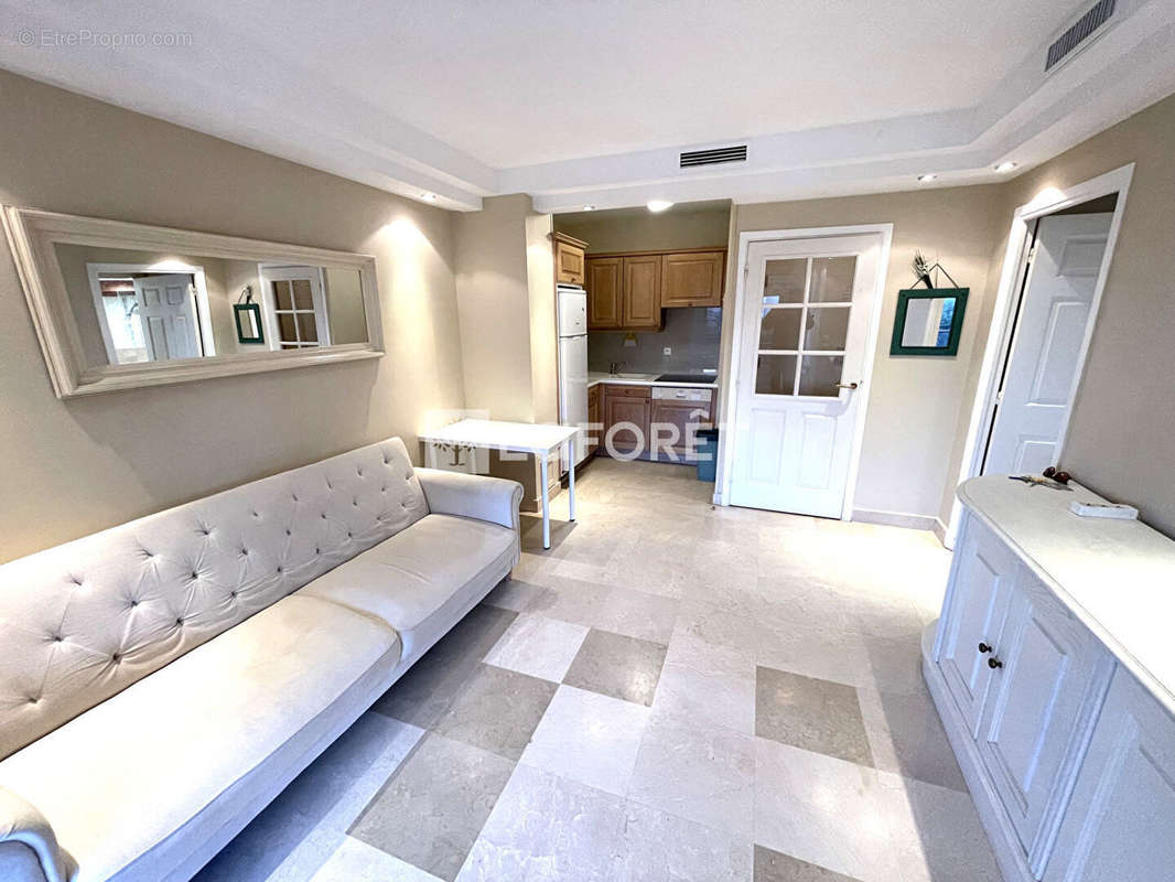 Appartement à SAINT-LAURENT-DU-VAR