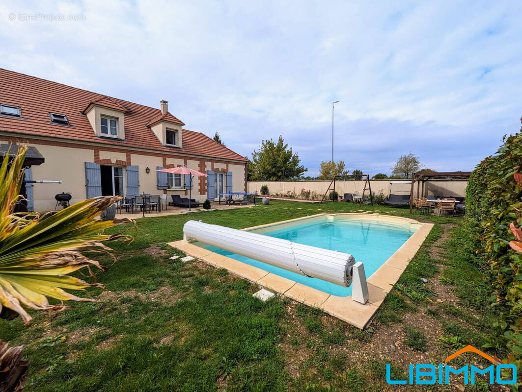 Maison à MERU