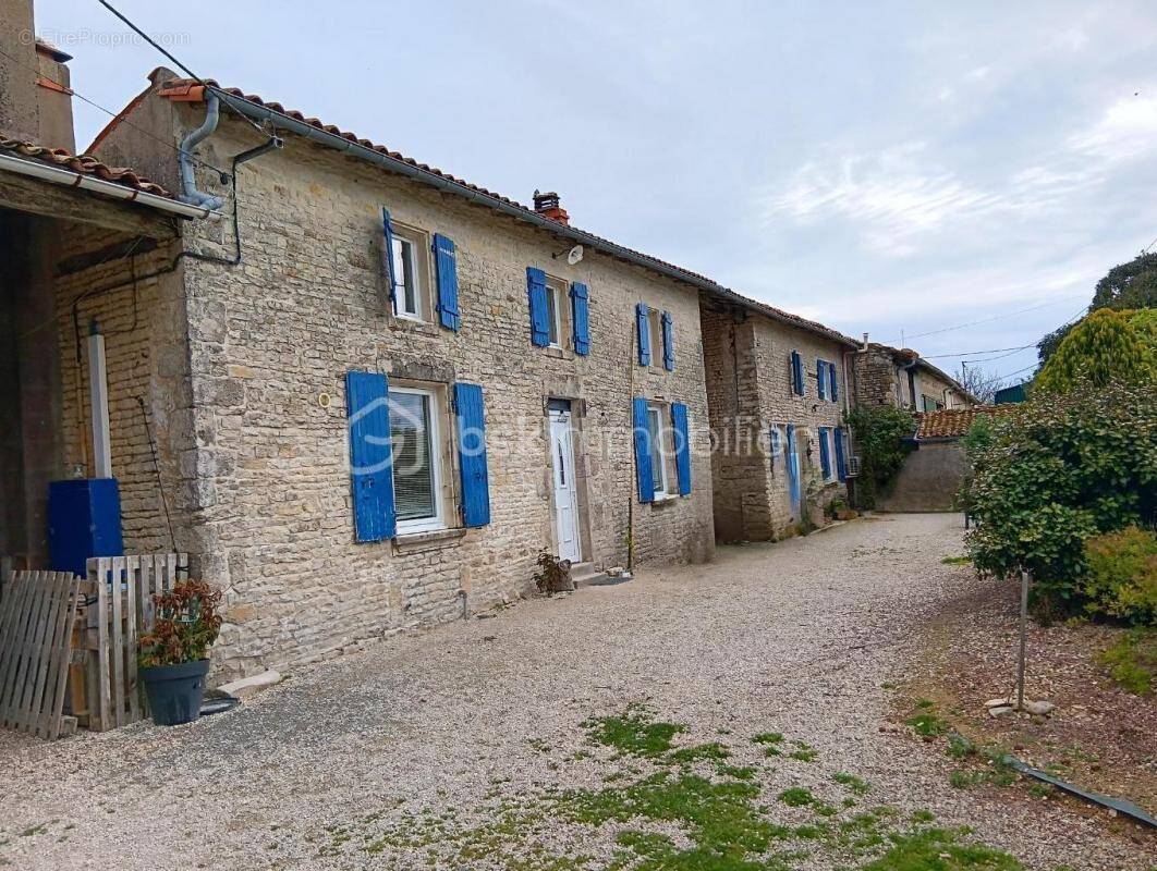 Maison à PAIZAY-LE-CHAPT