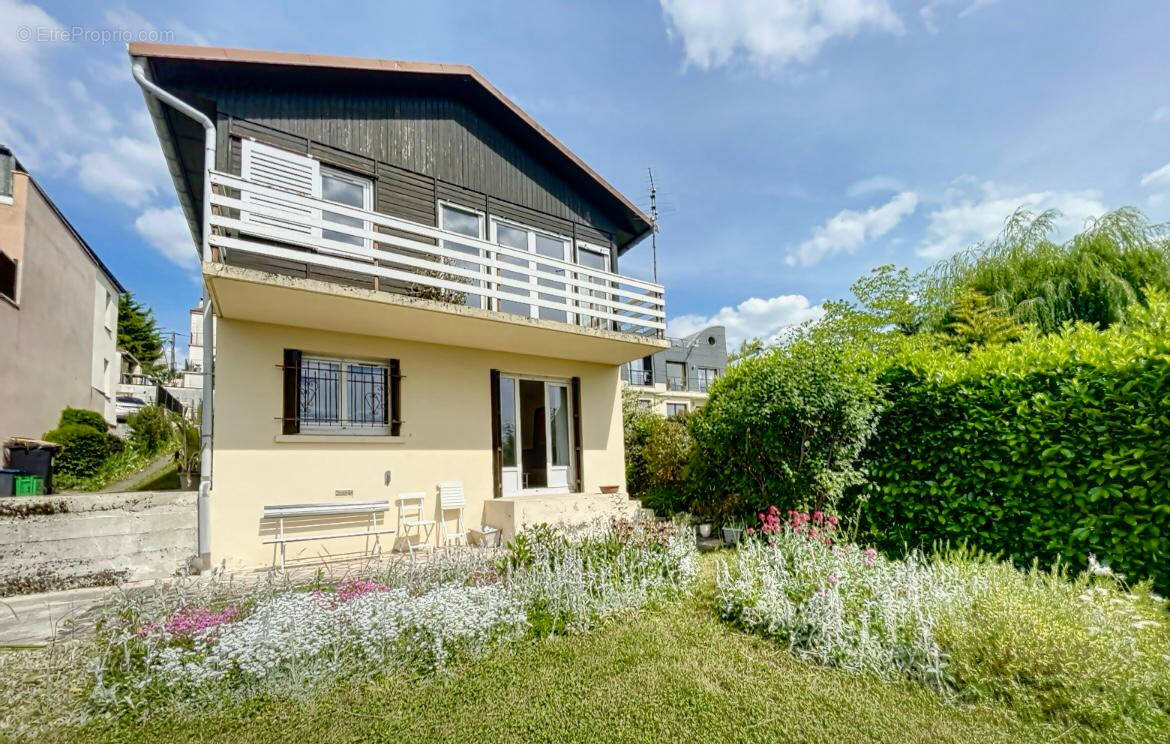 Maison à CHENNEVIERES-SUR-MARNE