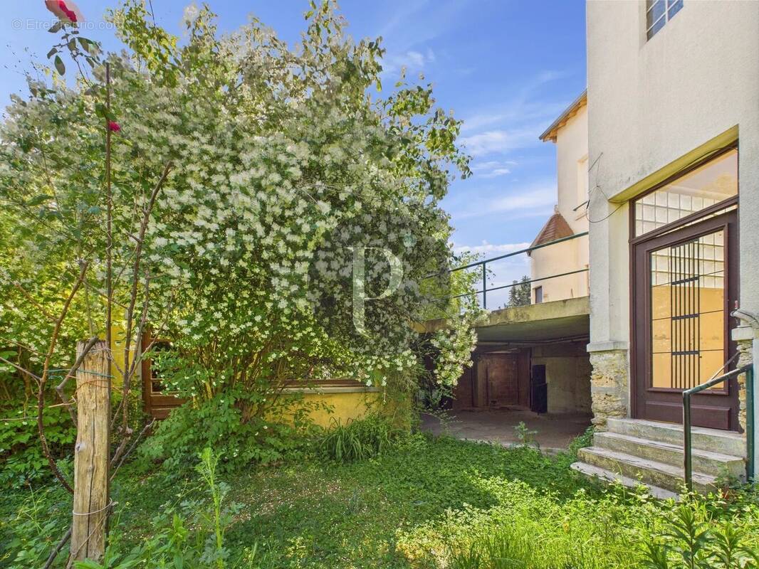 Maison à LE PLESSIS-ROBINSON
