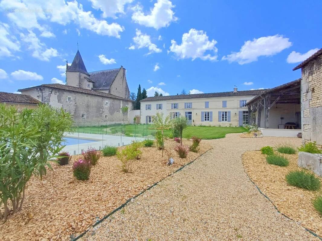Maison à JONZAC