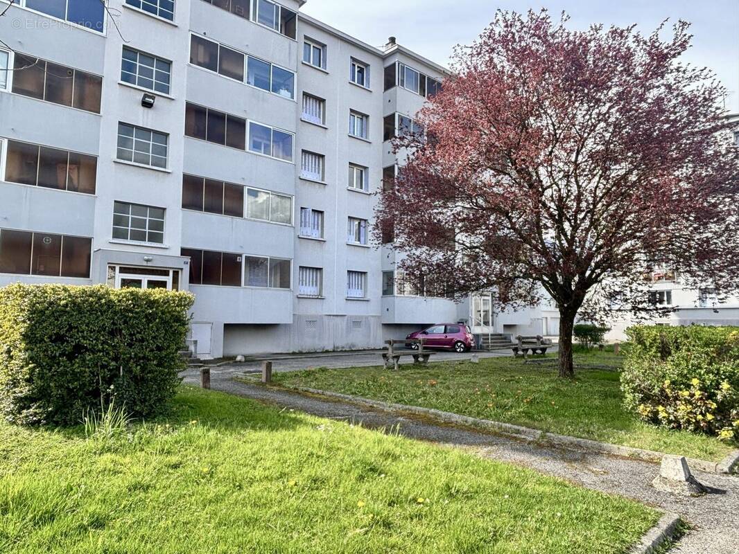 Appartement à FONTAINE