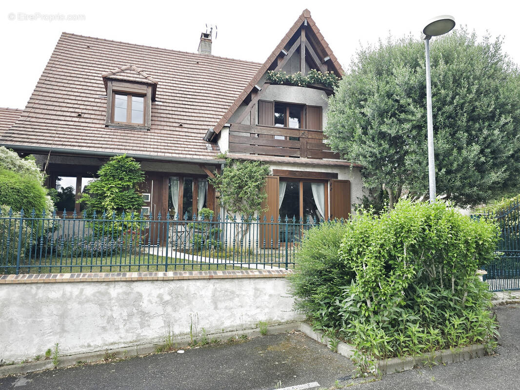 Maison à SAINT-MICHEL-SUR-ORGE