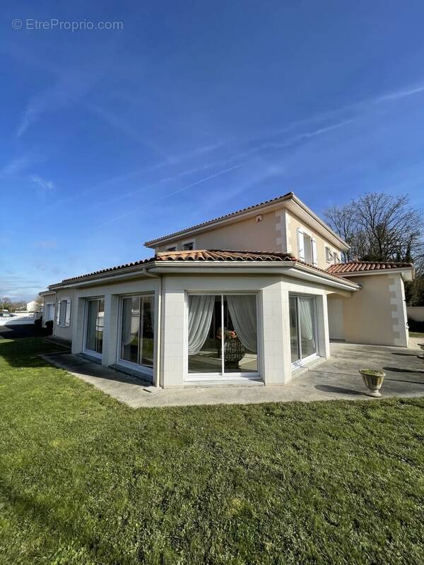 Maison à NEUVILLE-DE-POITOU