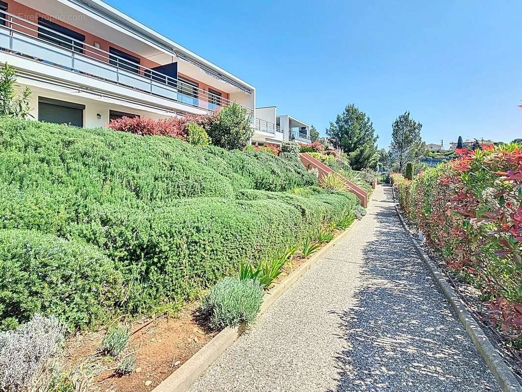 Appartement à SAINT-LAURENT-DU-VAR