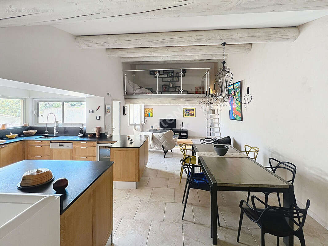 Maison à CUCURON