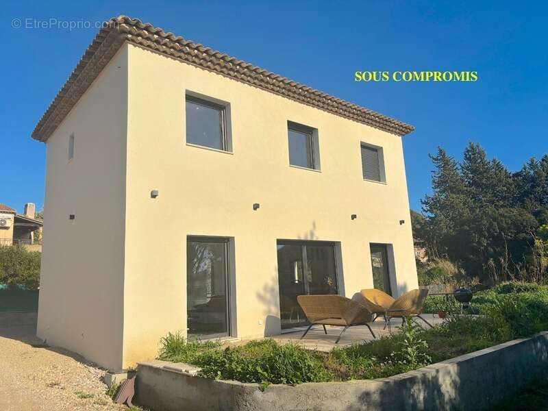 Maison à LA ROQUETTE-SUR-SIAGNE