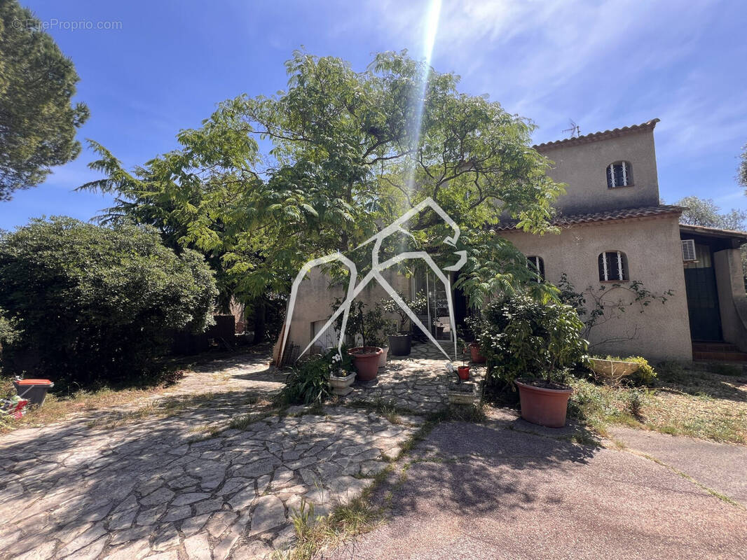 Maison à COURNONSEC