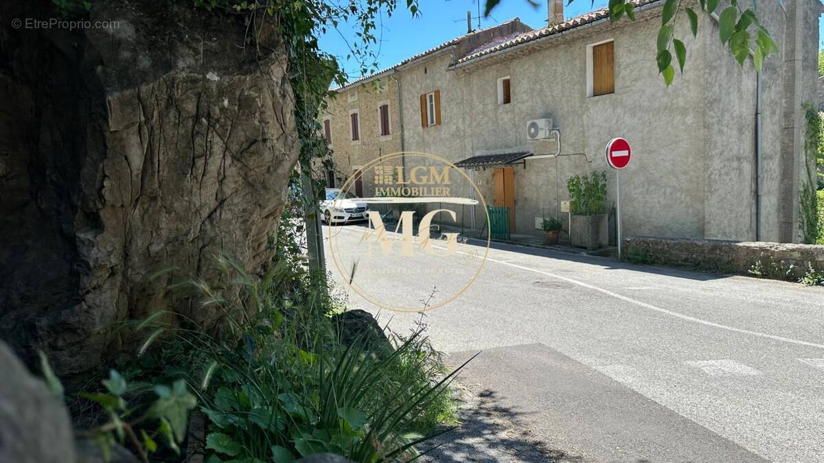 Maison à MEYRANNES