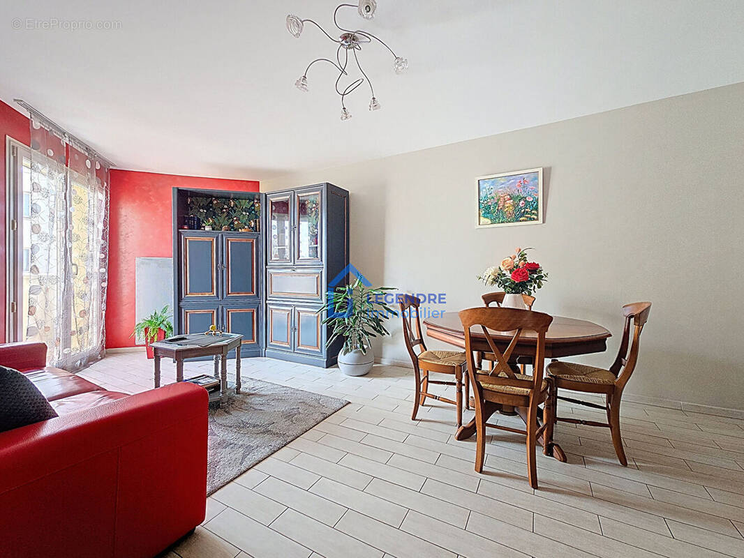 Appartement à BEAUCHAMP