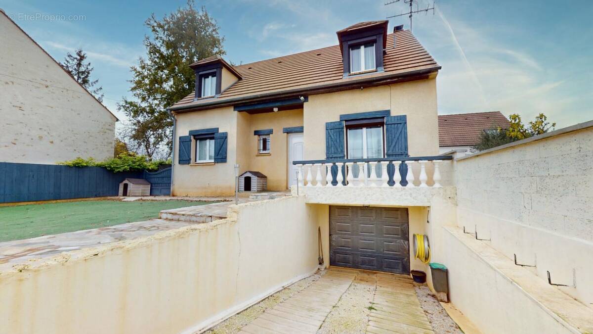 Maison à ROZAY-EN-BRIE