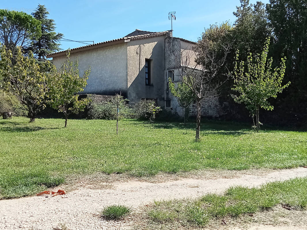 Terrain à CHARMES-SUR-RHONE