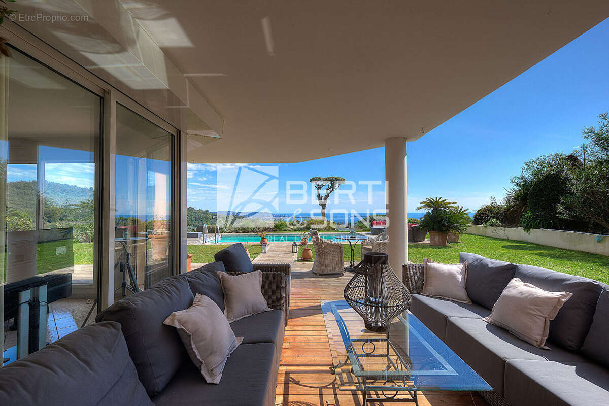 Appartement à MANDELIEU-LA-NAPOULE